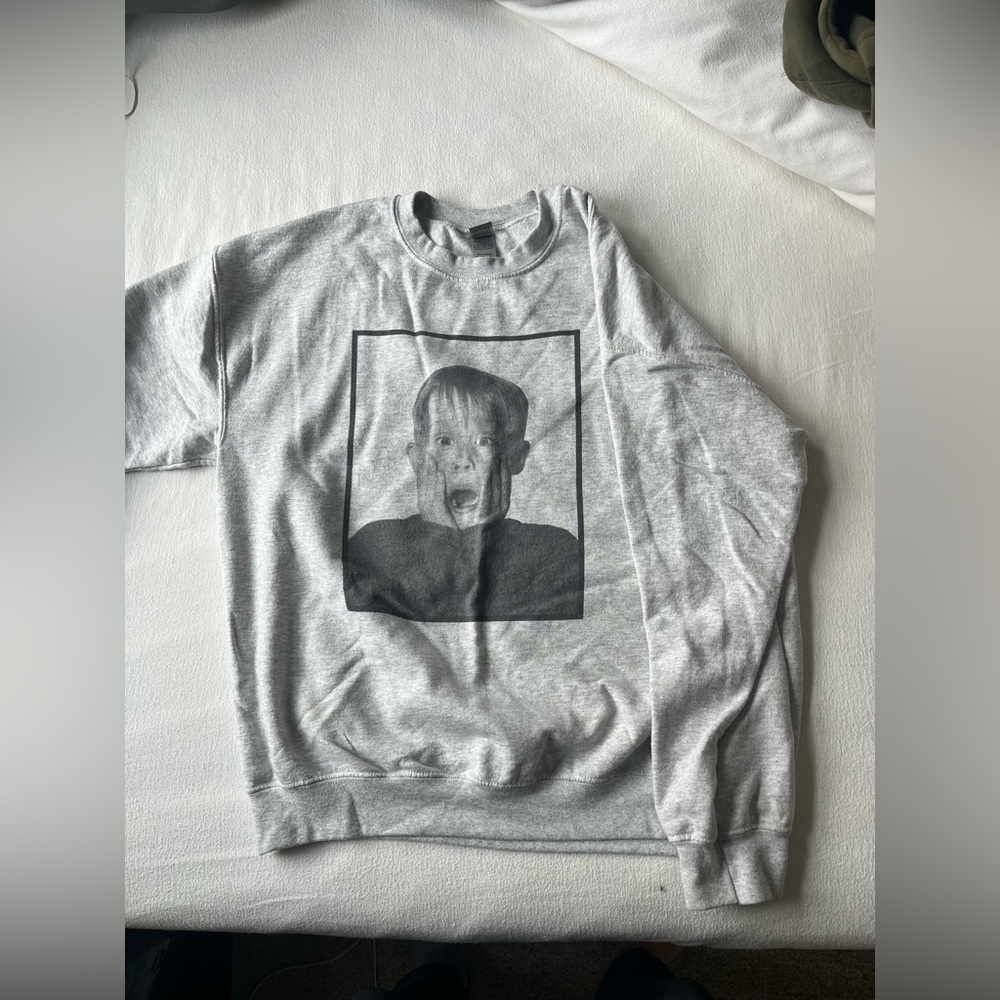 Gildan crewneck sweatshirt, Home Alone graphic.